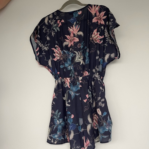 Ava Floral Romper Size Medium - Picture 2 of 4